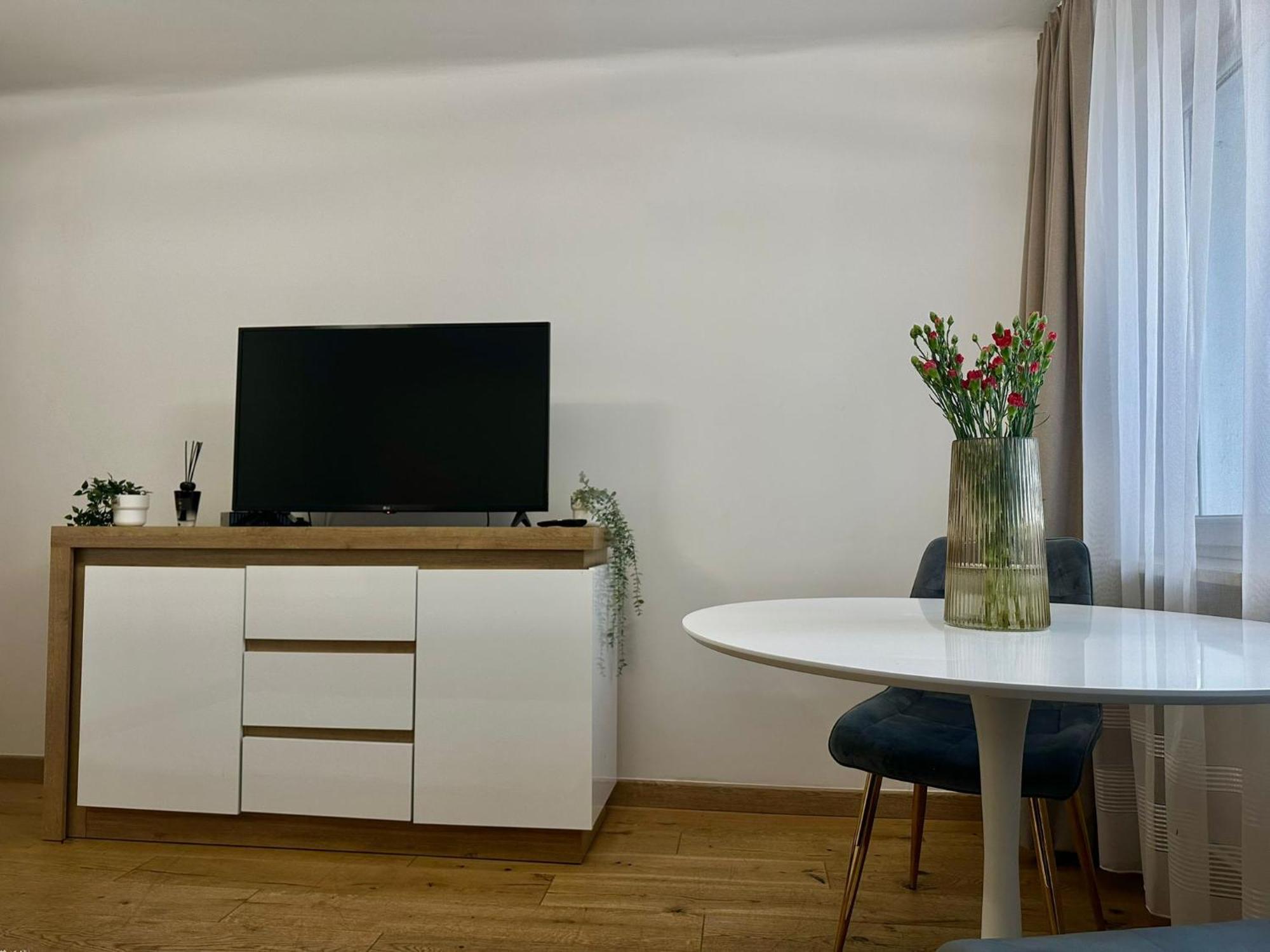 Chmielna 106 - Free Parking - Duzy Balkon Appartement Warschau Buitenkant foto